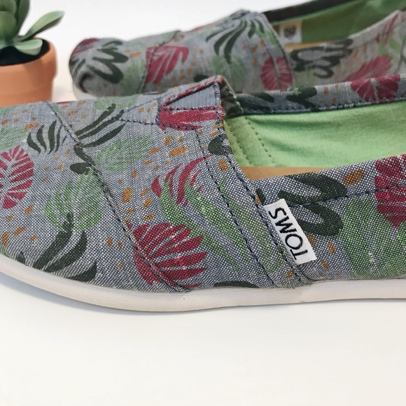 Toms Shoes - TOMS Tropical Print Chambray Slip On Flats Women 6